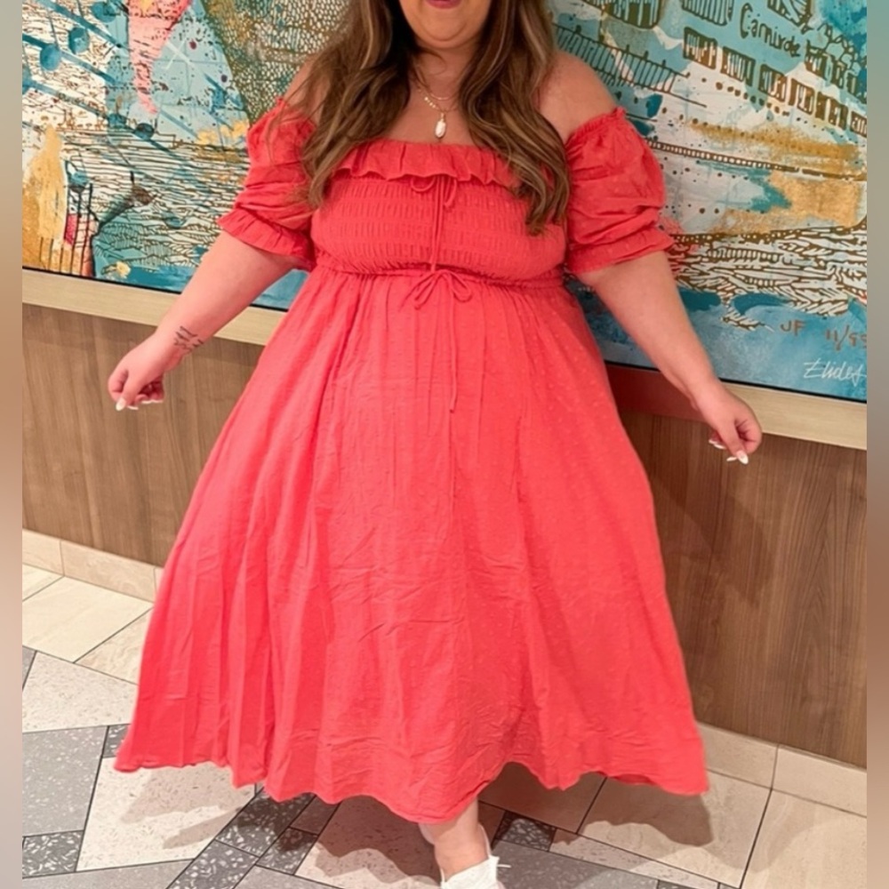Square neck ruffled midi Dress
Coral Color SIZE XXL = 20-22 *Like New*